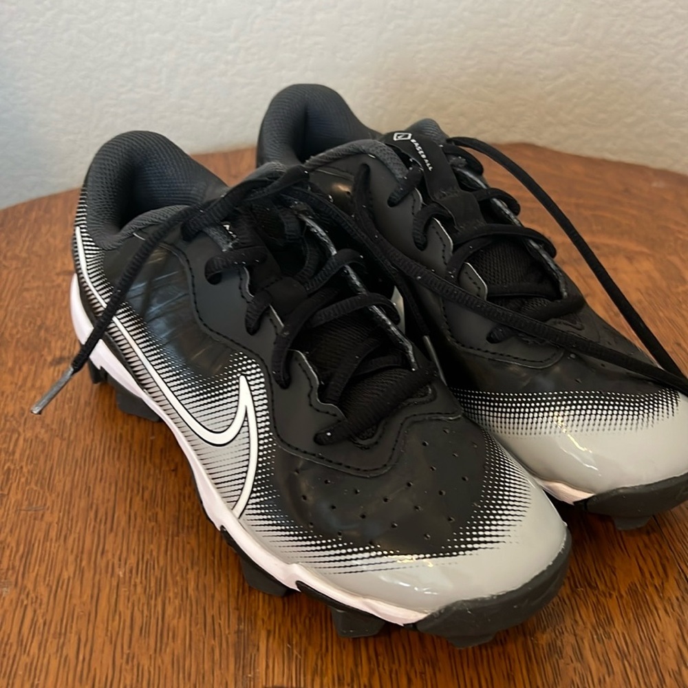 Nike Kids Black and Gray Sneakers